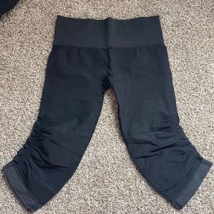 Lululemon Size 6 Cropped Leggings
